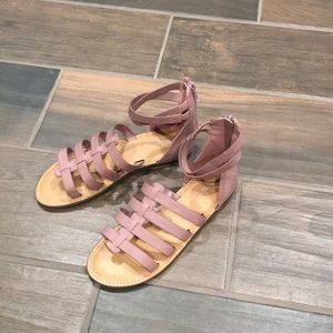 Flat sandals